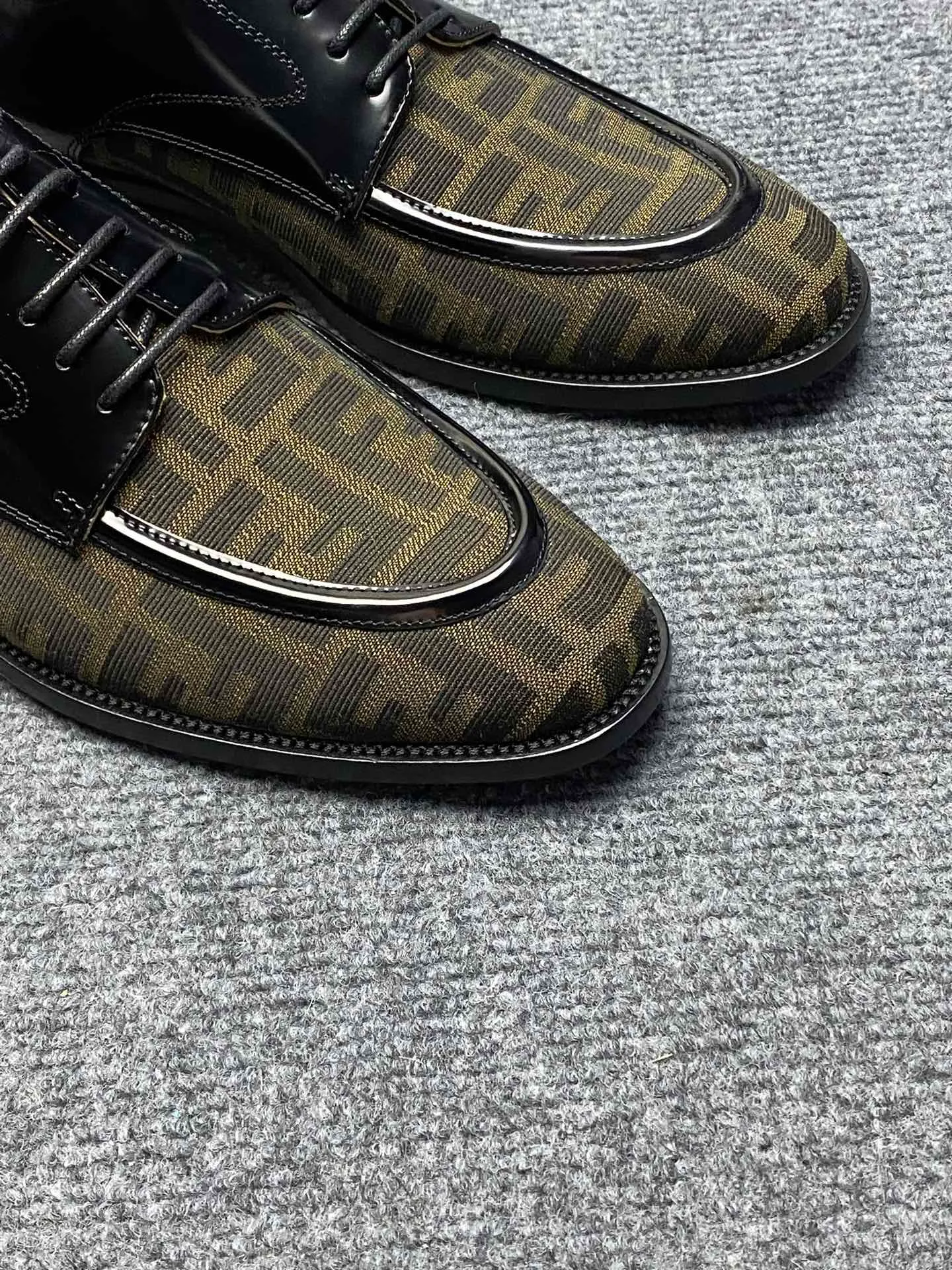 Factory price 960FENDI Fendi men's breathable and comfortable leather shoes. Original development. The leather outsole is made of leather. Counters copy one to one. Imported counter cowhide. Imported water dyes cattle. 38 to 44. (45.46. can be ordered. 47.